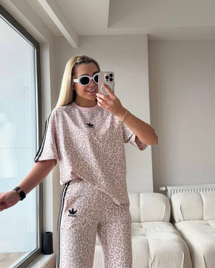 Adidas Originals™ Urban Panther Set – Bold Statement. Iconic Stripes.