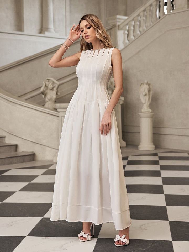 Sukienka maxi Faelthis z plisami i bez rękawów 