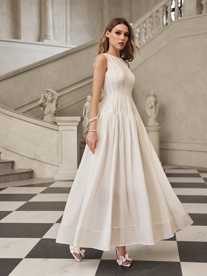 Sukienka maxi Faelthis z plisami i bez rękawów 