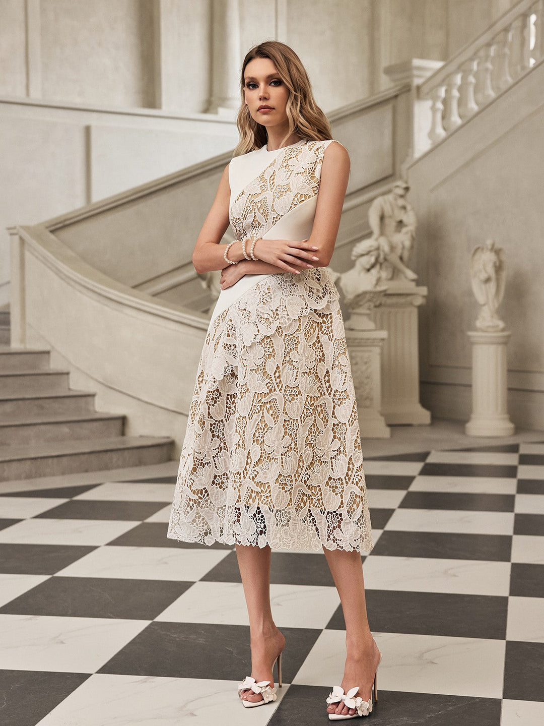 Sukienka midi z koronką bez rękawów Fyrithia 