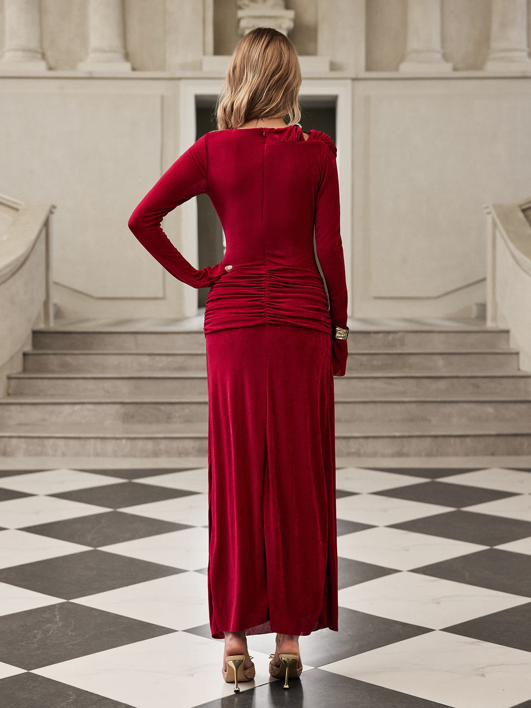 Aksamitna sukienka maxi z długim rękawem Gazra 