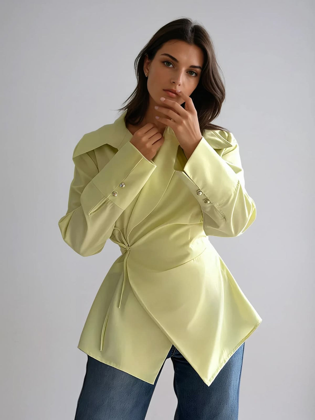 Asymetryczny top Kavita z kołnierzykiem składanym