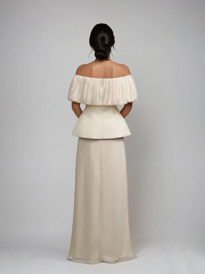 Spódnica Naelthis z odkrytymi ramionami i marszczeniami