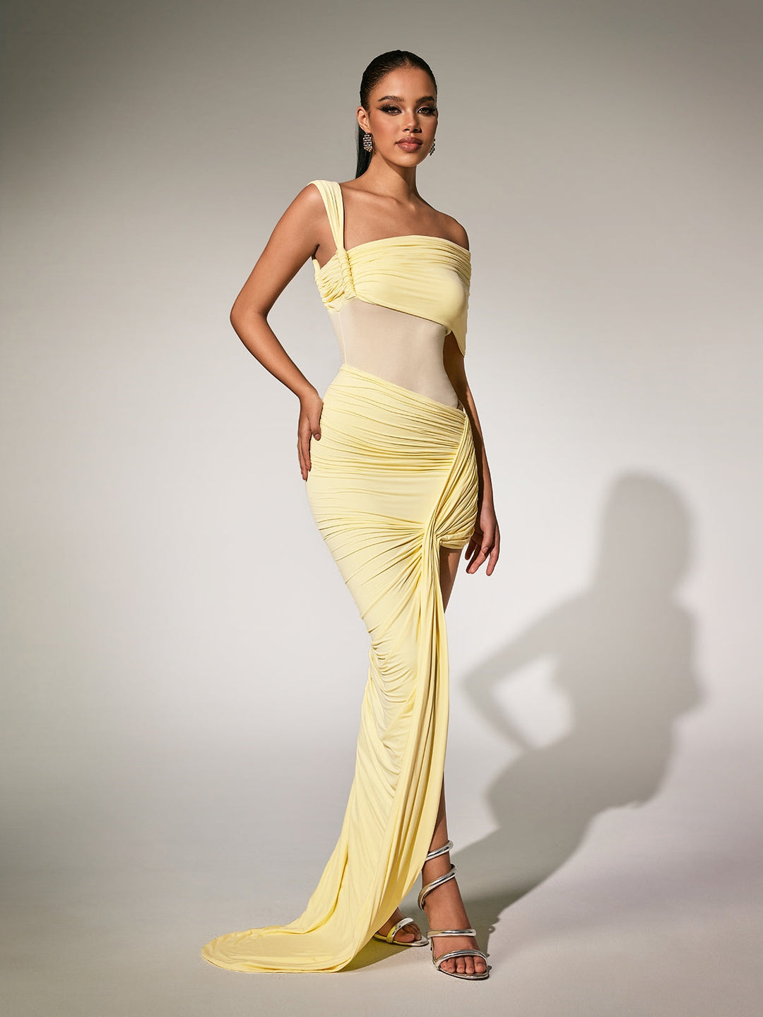 Body Pvaris z rozcięciem na jedno ramię i marszczeniami 